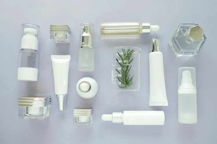 Disruptores Endócrinos e Acne Adulta: O Que Você Precisa Saber para uma Pele Saudável